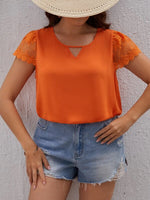 SHEIN VCAY Blusa de malla en contraste con bordado de cuello con abertura de ojo ribete en abanico